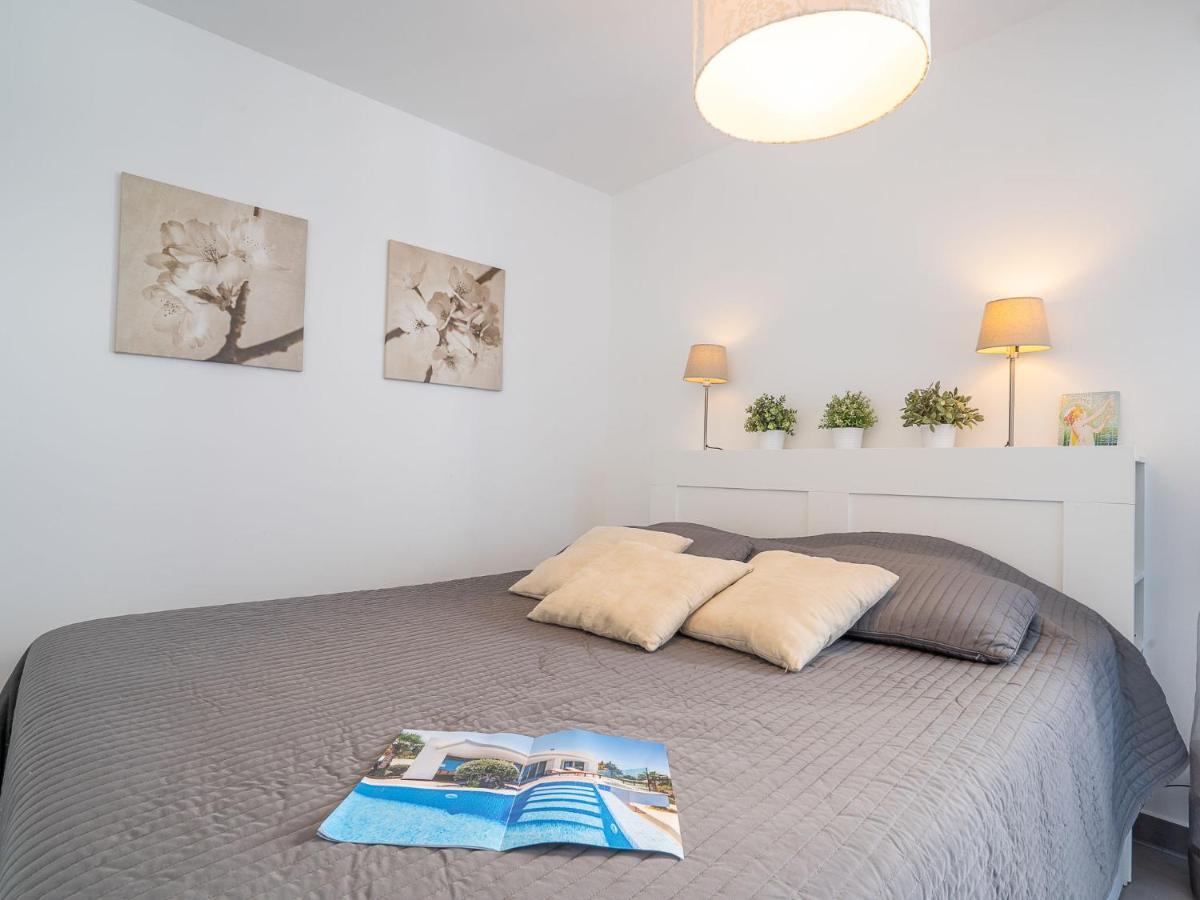 Rive Gauche By Interhome Apartment Frejus